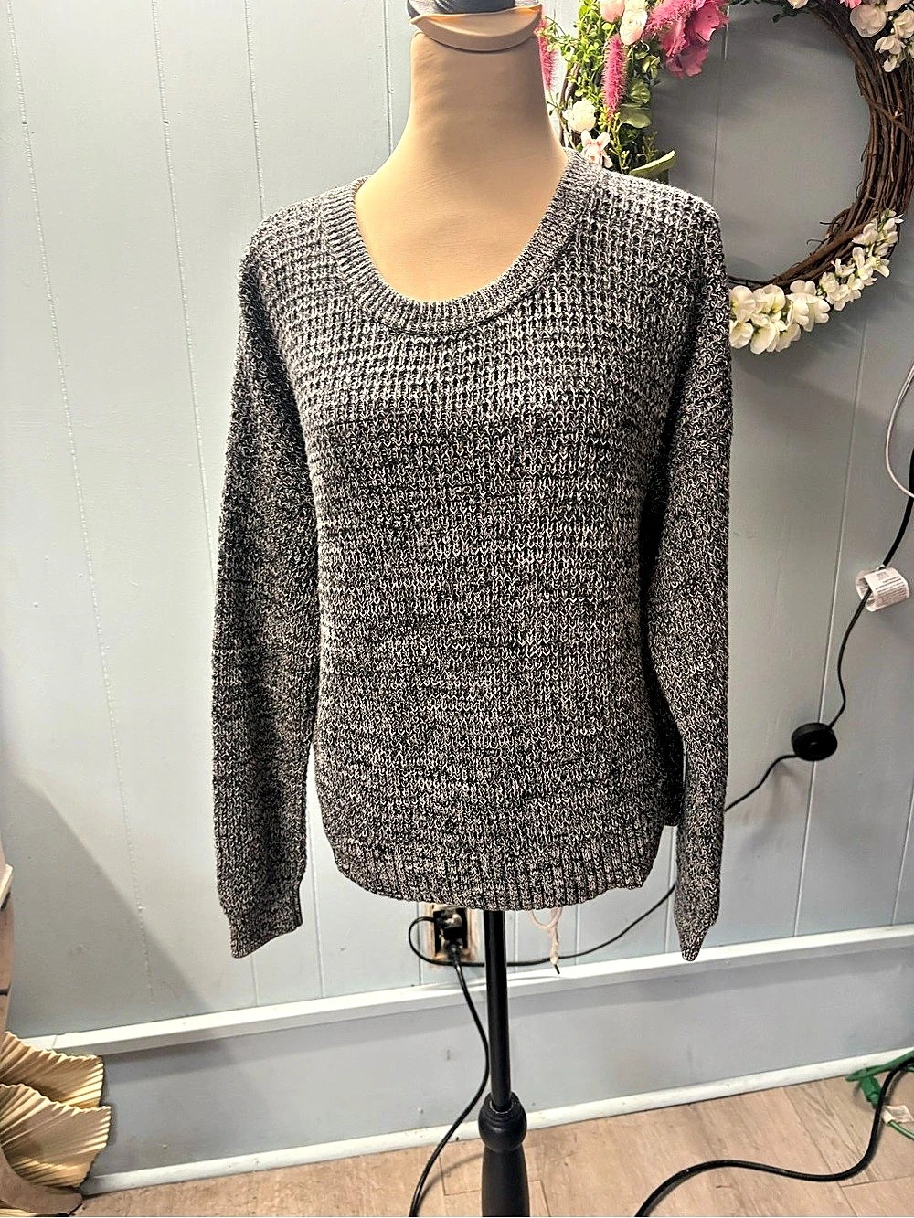 Banana Republic Marled Crewneck Sweater Gray Size Medium Like New